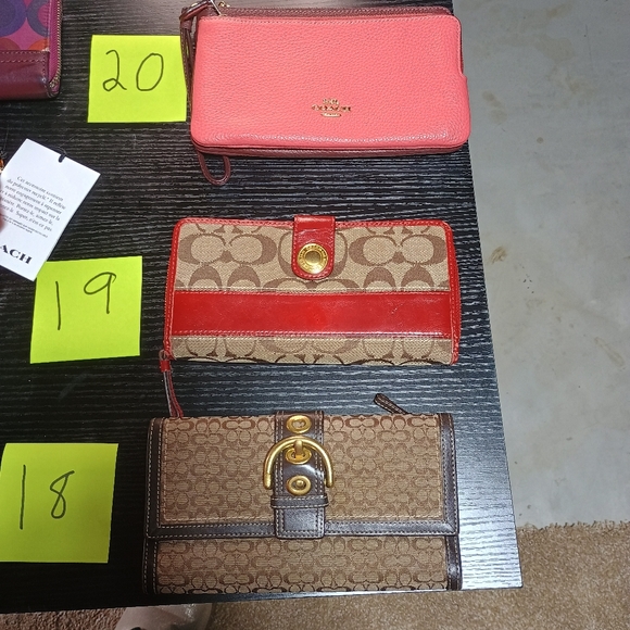 1 Coach Wallet As Described In The Show - Picture 4 of 4